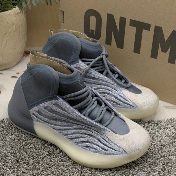 yeezy youth size to women's